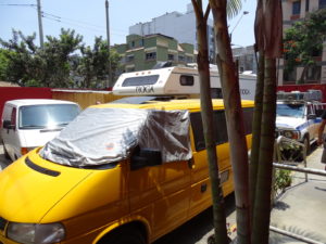 Hostal Hitchhikers Lima - mit Stellplätzen für eine Menge Overlander